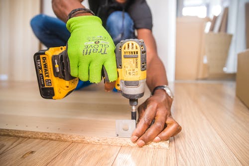 When to DIY (and When to Bring in a Contractor)